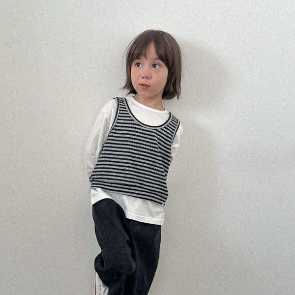 Rosé Vest Korean toddler jacket in oatmeal made in Korea