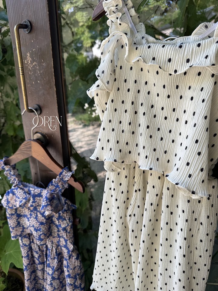 Mom Mellow Pleated Top & Bottom Set Korean kids set in blue flower made in Korea