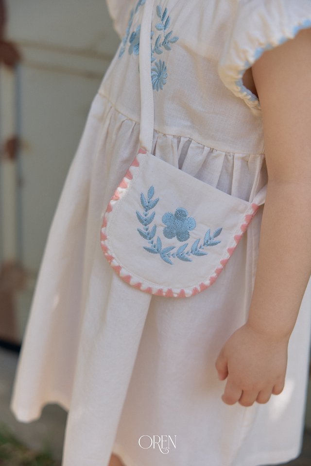Solar Melo Bag Korean toddler accessory in ivory made in Korea