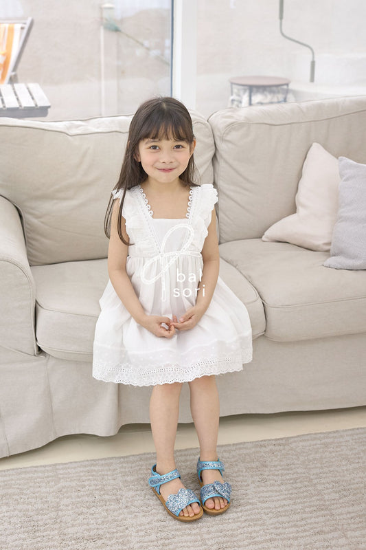 Y986 Sphere Sandals Korean toddler shoes in white made in Korea